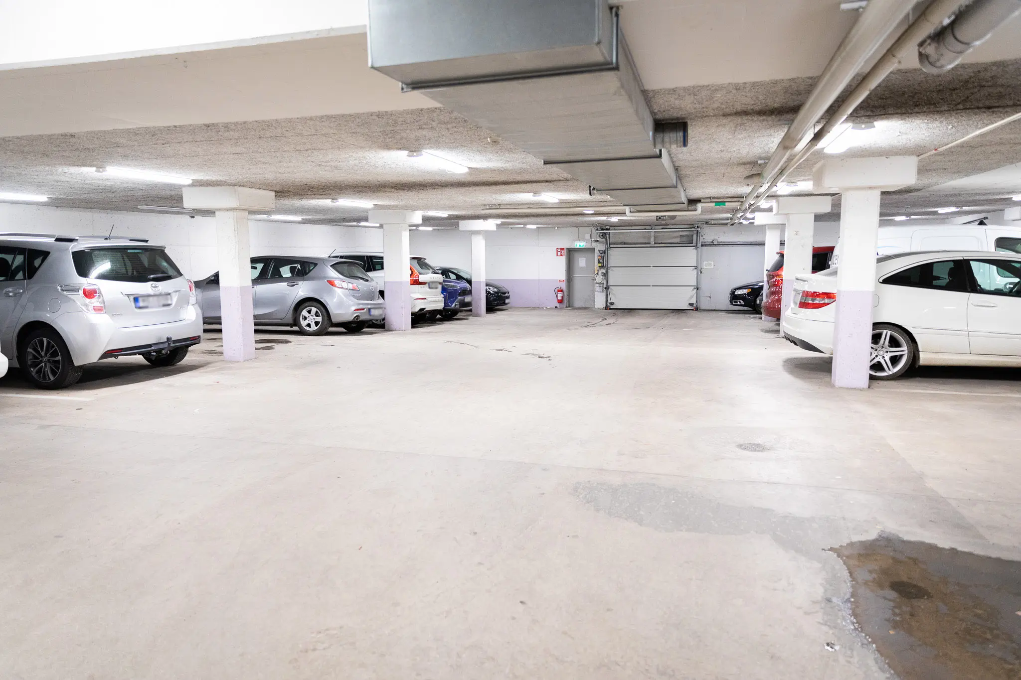 Parkeringsgarage Huskvarna med belysning från Light by Sweden. Kontakta oss idag!