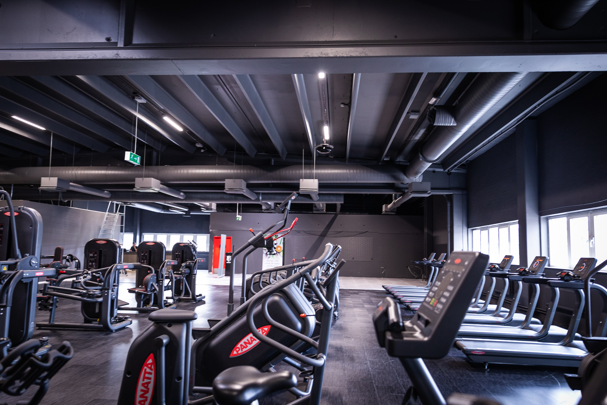Sport Fitness gym i Stockholm. Belysning levererad från Light by Sweden